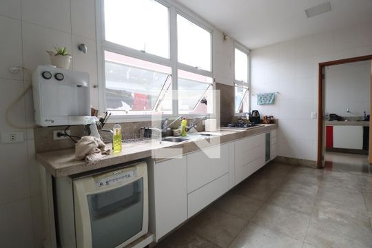 Cozinha de casa para alugar com 4 quartos, 490m² em Tabajaras, Uberlândia