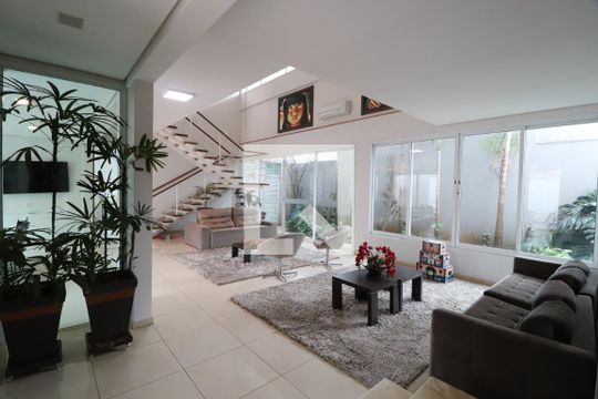 Sala de casa para alugar com 4 quartos, 490m² em Tabajaras, Uberlândia