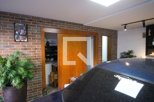 Garagem de casa à venda com 2 quartos, 2147483647m² em Vila Antonieta, São Paulo