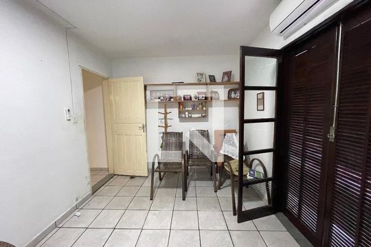 Quarto 1 de casa para alugar com 2 quartos, 200m² em Jardim Celeste, São Paulo