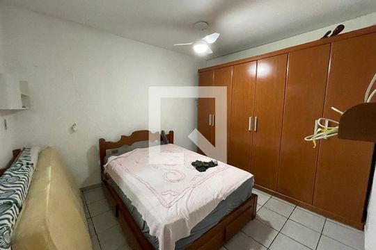 Quarto 2 de casa para alugar com 2 quartos, 200m² em Jardim Celeste, São Paulo