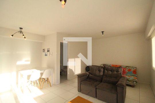 Sala de apartamento para alugar com 1 quarto, 70m² em Camorim, Rio de Janeiro