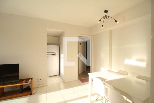 Sala de apartamento para alugar com 1 quarto, 70m² em Camorim, Rio de Janeiro