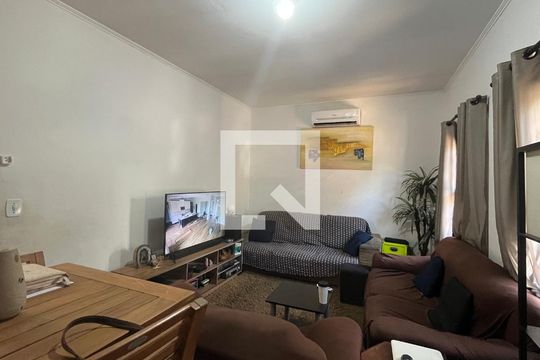 Sala de casa para alugar com 4 quartos, 200m² em Jardim Flamboyant, Campinas