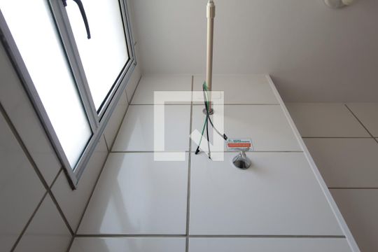 Banheiro Social de apartamento para alugar com 2 quartos, 45m² em Cerejeira (justinópolis), Ribeirão das Neves