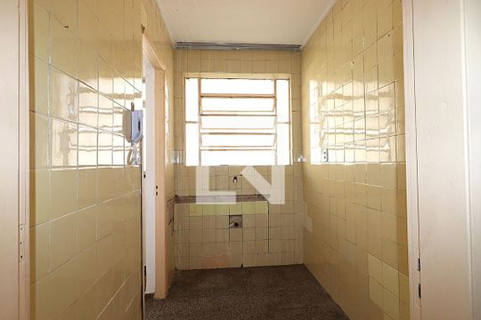 Cozinha de apartamento para alugar com 1 quarto, 48m² em Jardim Dona Leopoldina, Porto Alegre