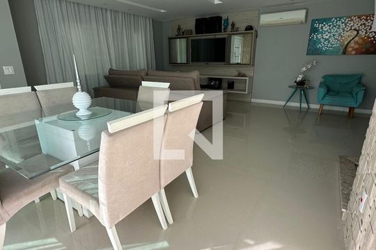 Sala de casa de condomínio à venda com 3 quartos, 350m² em Jacarepaguá, Rio de Janeiro