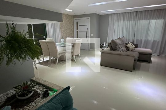 Sala de casa de condomínio à venda com 3 quartos, 350m² em Jacarepaguá, Rio de Janeiro