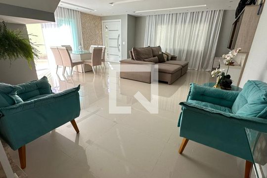 Sala de casa de condomínio à venda com 3 quartos, 350m² em Jacarepaguá, Rio de Janeiro