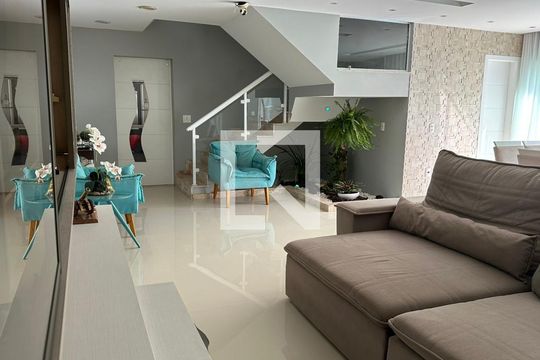 Sala de casa de condomínio à venda com 3 quartos, 350m² em Jacarepaguá, Rio de Janeiro