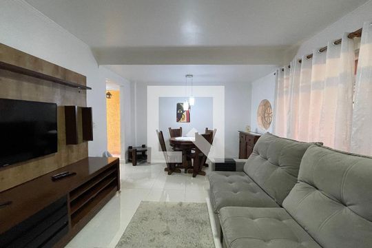 Sala de casa à venda com 3 quartos, 250m² em Rio Pequeno, São Paulo