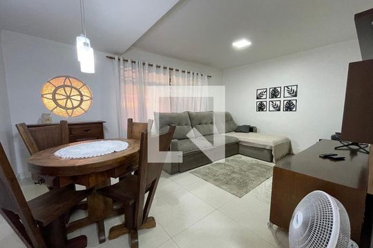 Sala de casa à venda com 3 quartos, 250m² em Rio Pequeno, São Paulo
