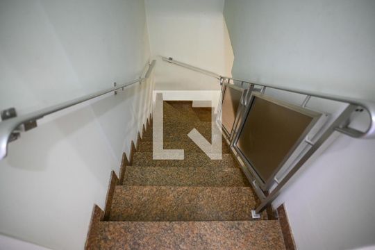 Escada de casa à venda com 3 quartos, 185m² em Sacomã, São Paulo