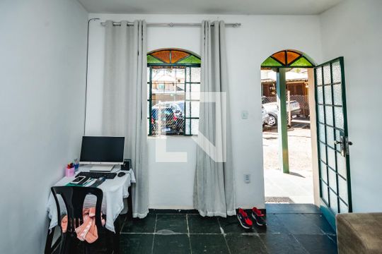 Sala de casa à venda com 2 quartos, 440m² em Vila Cloris, Belo Horizonte
