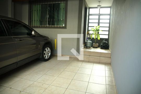 Garagem de casa à venda com 3 quartos, 130m² em Vila Alvinopolis, São Bernardo do Campo