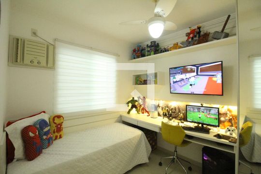 Quarto de casa de condomínio à venda com 2 quartos, 200m² em Taquara, Rio de Janeiro