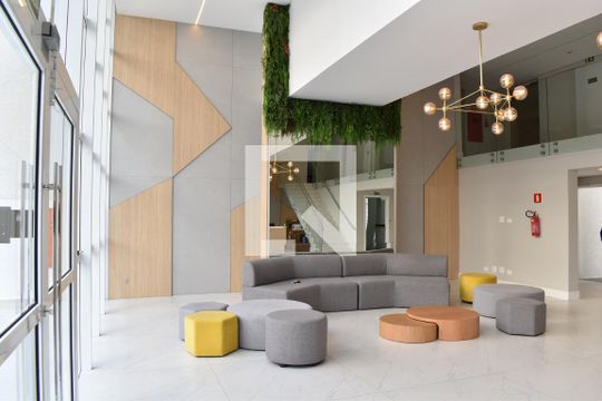 Hall de entrada de kitnet/studio à venda com 1 quarto, 27m² em Centro, Curitiba