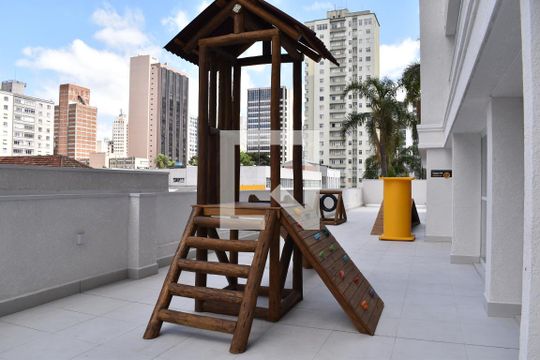 Área comum - Playground de kitnet/studio à venda com 1 quarto, 27m² em Centro, Curitiba