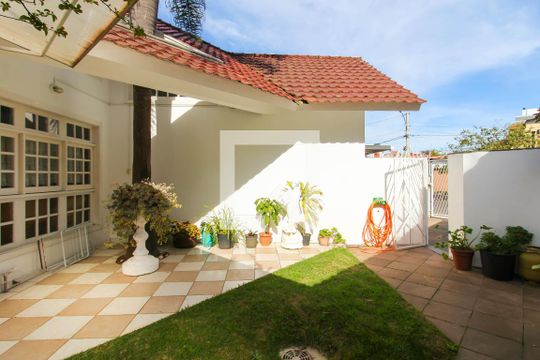 Área externa de casa à venda com 3 quartos, 347m² em Marechal Rondon, Canoas