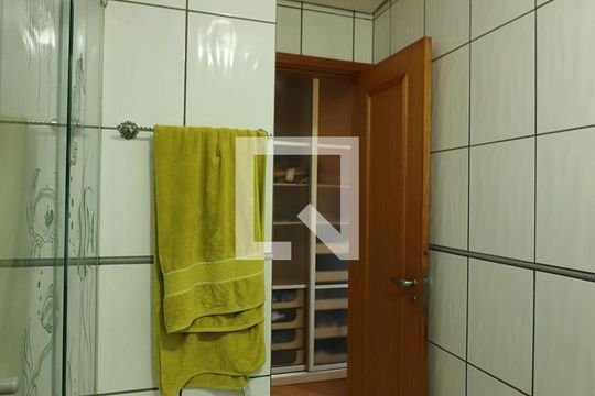 Suíte 1 Banheiro de apartamento para alugar com 4 quartos, 188m² em Jardim Maria Adelaide, São Bernardo do Campo