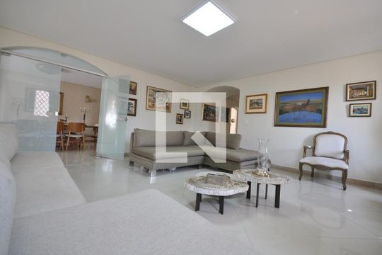 Sala de estar de casa para alugar com 4 quartos, 650m² em Jardim Leonor Mendes de Barros, São Paulo