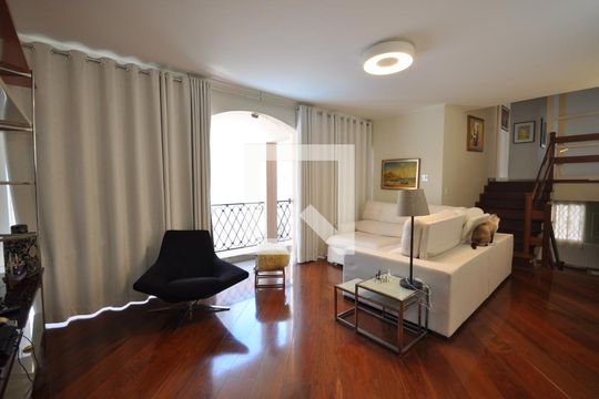 Sala de TV de casa para alugar com 4 quartos, 650m² em Jardim Leonor Mendes de Barros, São Paulo