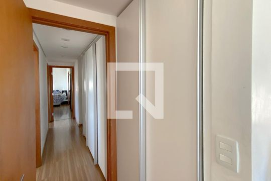 Corredor de apartamento à venda com 4 quartos, 150m² em Cruzeiro, Belo Horizonte