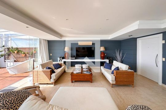 Sala de TV de apartamento para alugar com 4 quartos, 250m² em Canasvieiras, Florianópolis