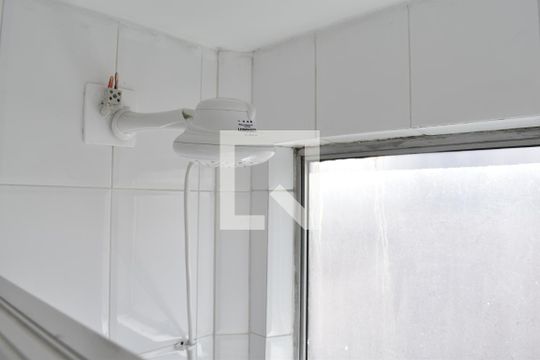 Banheiro de casa para alugar com 1 quarto, 28m² em Centro, Curitiba