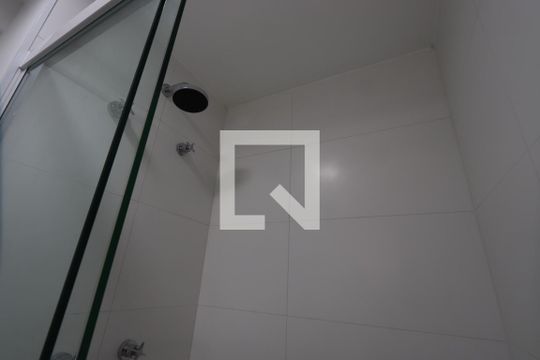 Banheiro de kitnet/studio para alugar com 1 quarto, 23m² em Jardim Aurelia, São Paulo