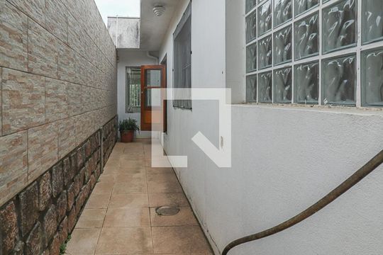 Corredor externo de casa à venda com 3 quartos, 150m² em Chácara das Pedras, Porto Alegre