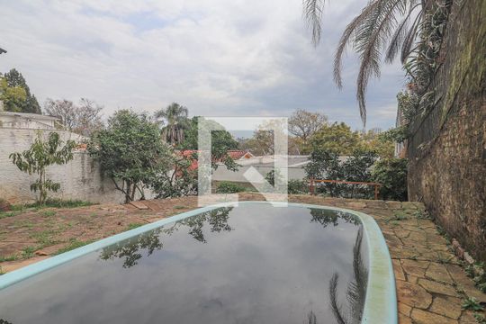 Fundos de casa à venda com 3 quartos, 150m² em Chácara das Pedras, Porto Alegre