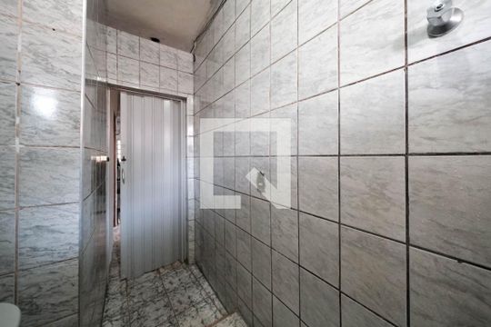 Banheiro Social de casa à venda com 1 quarto, 50m² em Jardim Verônia, São Paulo