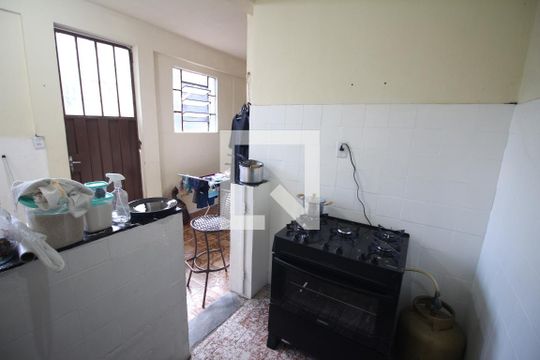 Cozinha de casa à venda com 2 quartos, 360m² em Jardim Bandeirantes, Contagem