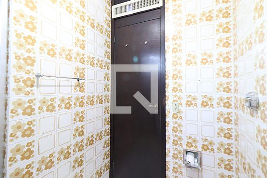 Banheiro 2 de casa para alugar com 5 quartos, 338m² em Jardim Lindóia, Porto Alegre