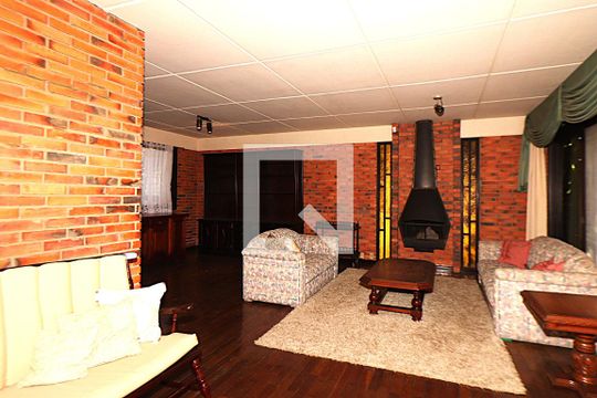 Sala de casa para alugar com 5 quartos, 338m² em Jardim Lindóia, Porto Alegre