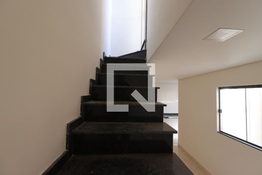 Escada de apartamento à venda com 2 quartos, 90m² em Vila Humaita, Santo André