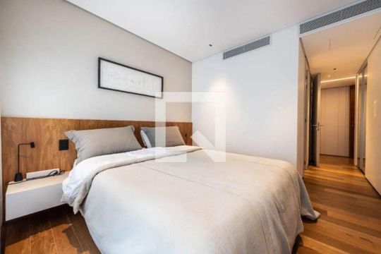 Casa à venda com 4 quartos, 925m² em Alto de Pinheiros, São Paulo