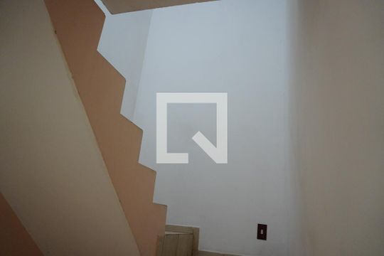 Escada de casa para alugar com 2 quartos, 79m² em Cidade Jardim Ii, Americana