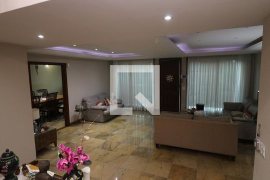 Sala de casa à venda com 5 quartos, 450m² em Jardim Guanabara, Rio de Janeiro