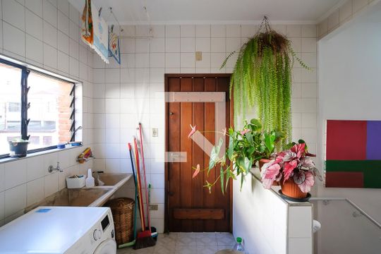 Área de serviço de casa à venda com 4 quartos, 456m² em Santa Maria, São Caetano do Sul