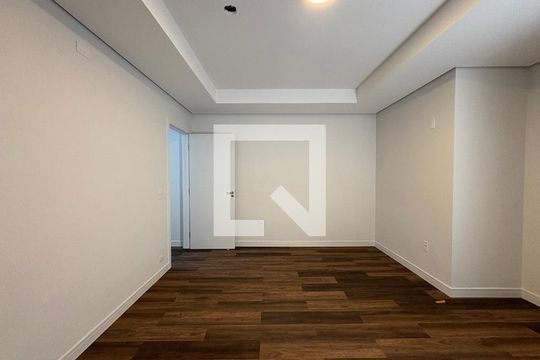 Suite de casa para alugar com 3 quartos, 300m² em Vila Francisco Matarazzo, Santo André
