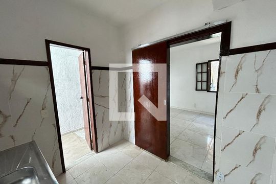 Cozinha de casa para alugar com 2 quartos, 40m² em Bento Ribeiro, Rio de Janeiro