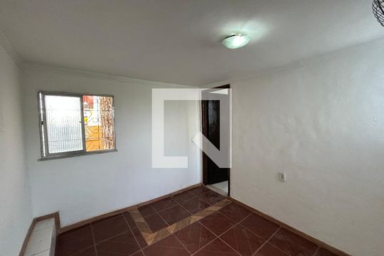 Quarto 2 de casa para alugar com 2 quartos, 40m² em Bento Ribeiro, Rio de Janeiro