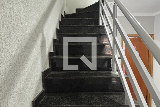 Escada de casa à venda com 2 quartos, 145m² em Vila Curuçá, Santo André