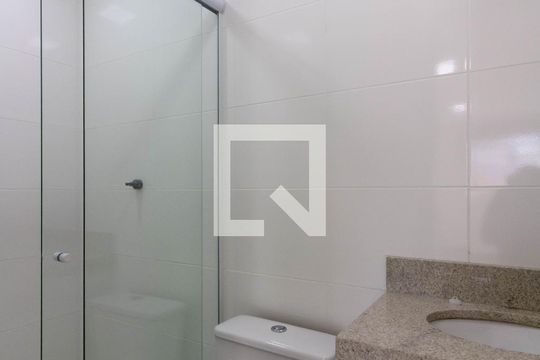 Banheiro  de kitnet/studio para alugar com 0 quarto, 41m² em Vila Augusta, Guarulhos