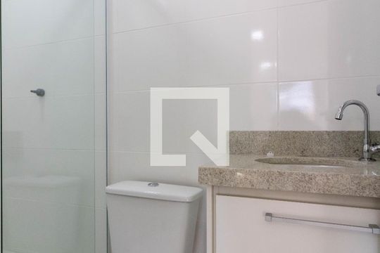 Banheiro  de kitnet/studio para alugar com 0 quarto, 41m² em Vila Augusta, Guarulhos