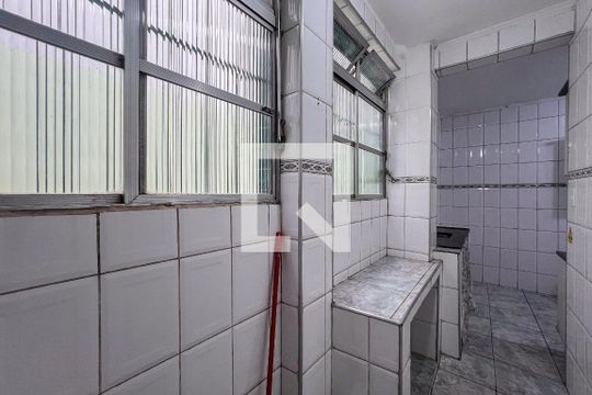 Cozinha e área de serviço de apartamento para alugar com 2 quartos, 80m² em Bosque da Saúde, São Paulo