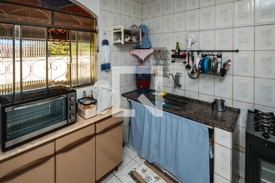 Cozinha de casa à venda com 2 quartos, 180m² em Canaa, Belo Horizonte