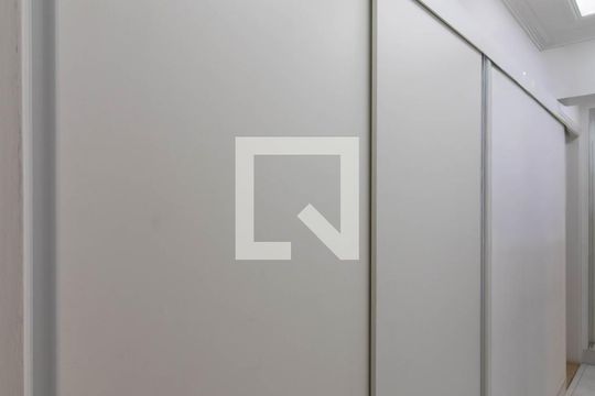 Corredor de apartamento para alugar com 3 quartos, 168m² em Camargos, Guarulhos